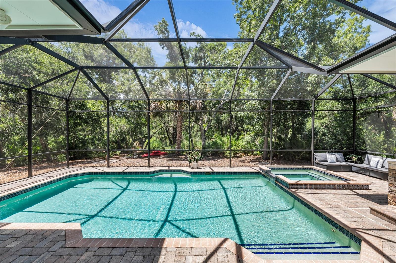 5911 RIVER FOREST CIR