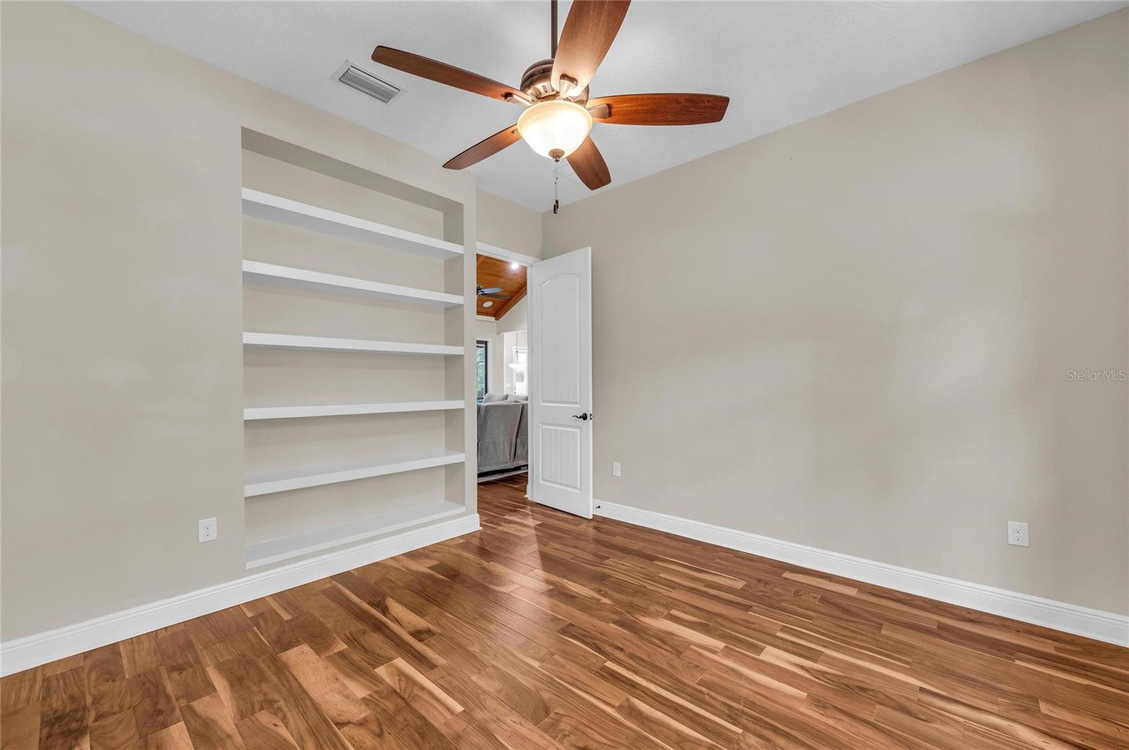 5911 RIVER FOREST CIR