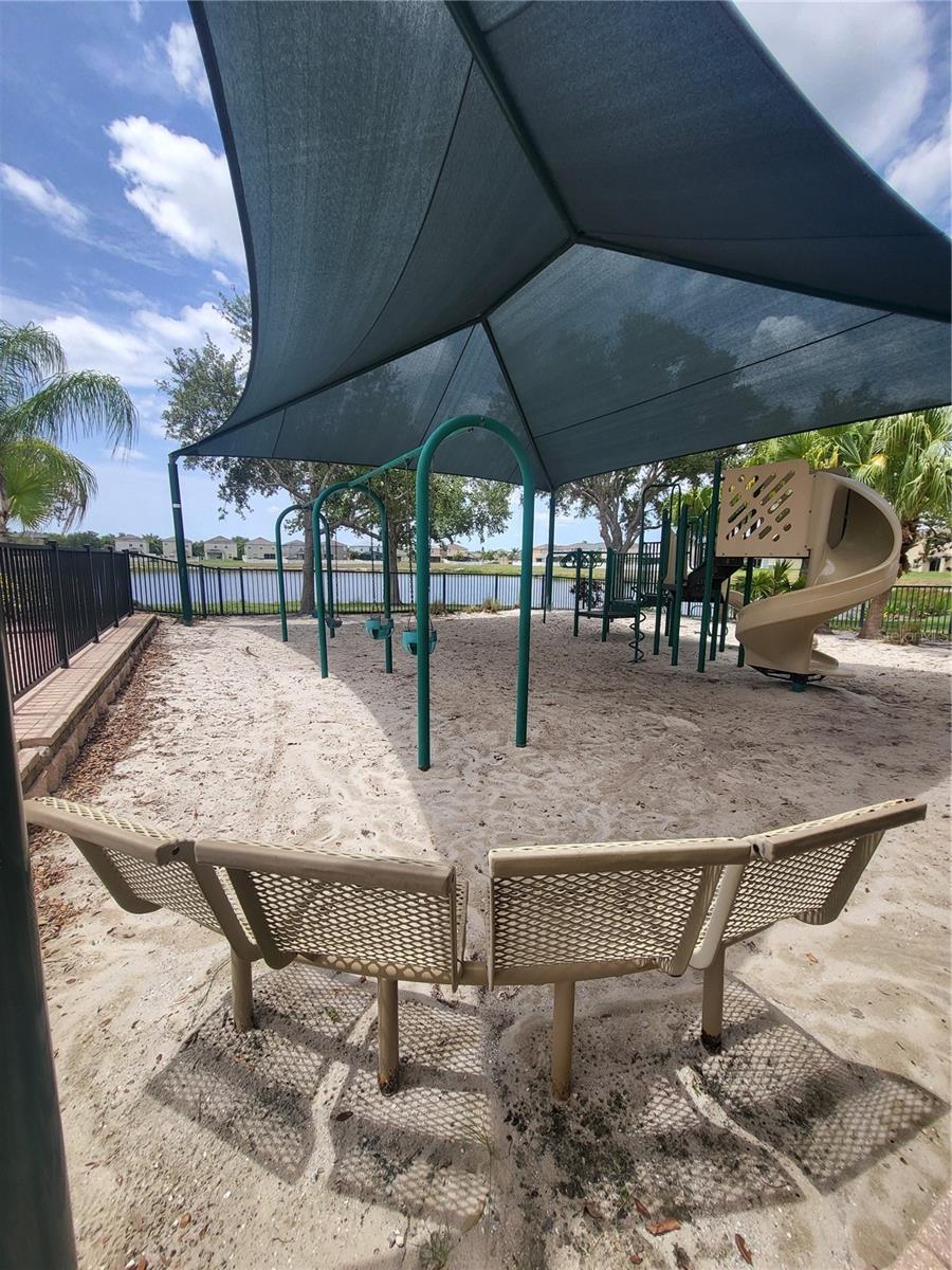 820 PARKER DEN DR