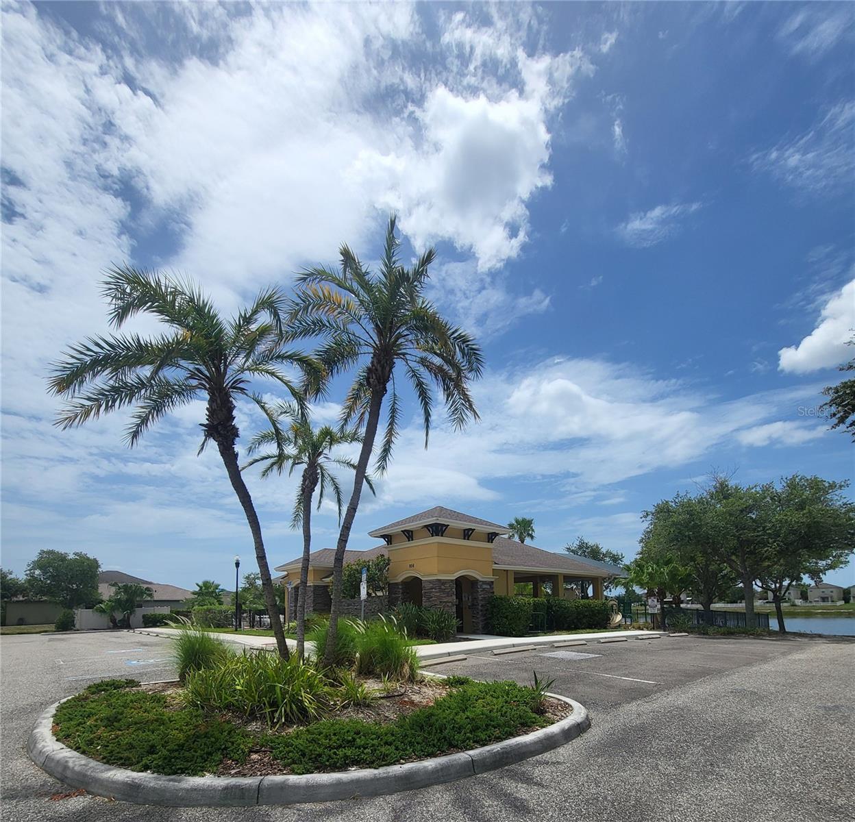 820 PARKER DEN DR