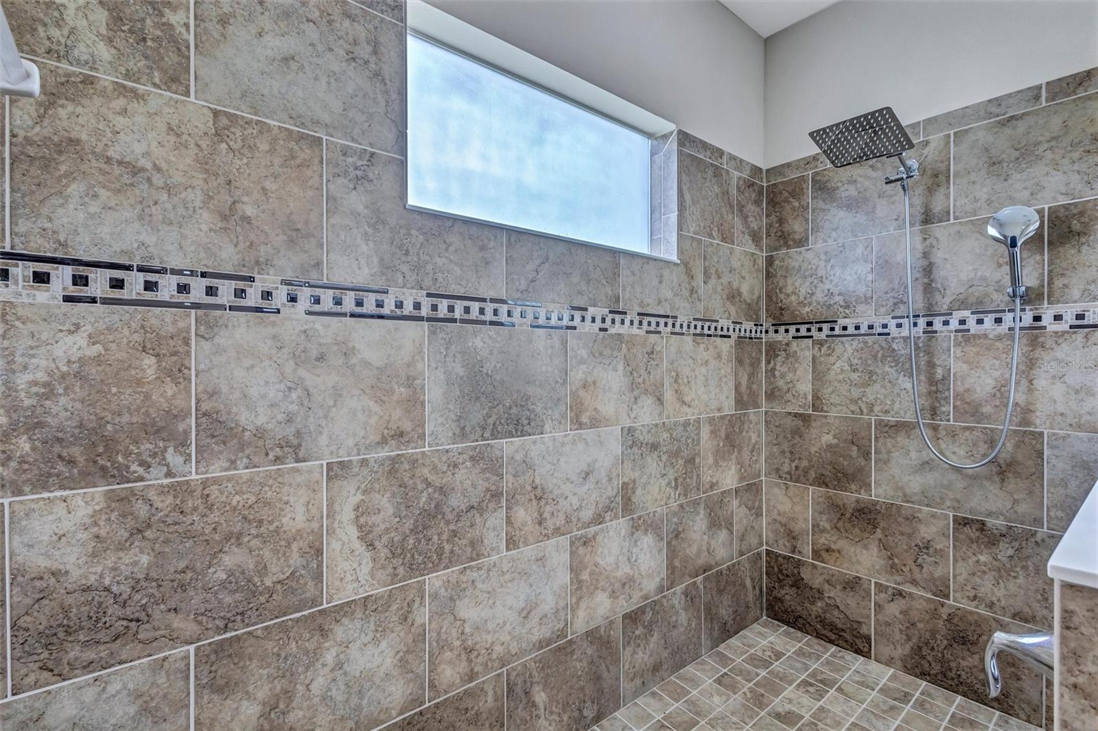 1436 HICKORY VIEW CIR