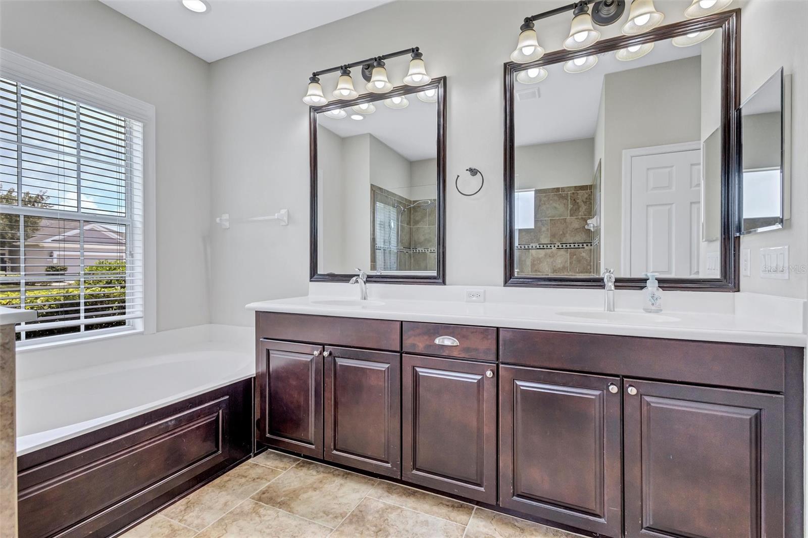 1436 HICKORY VIEW CIR