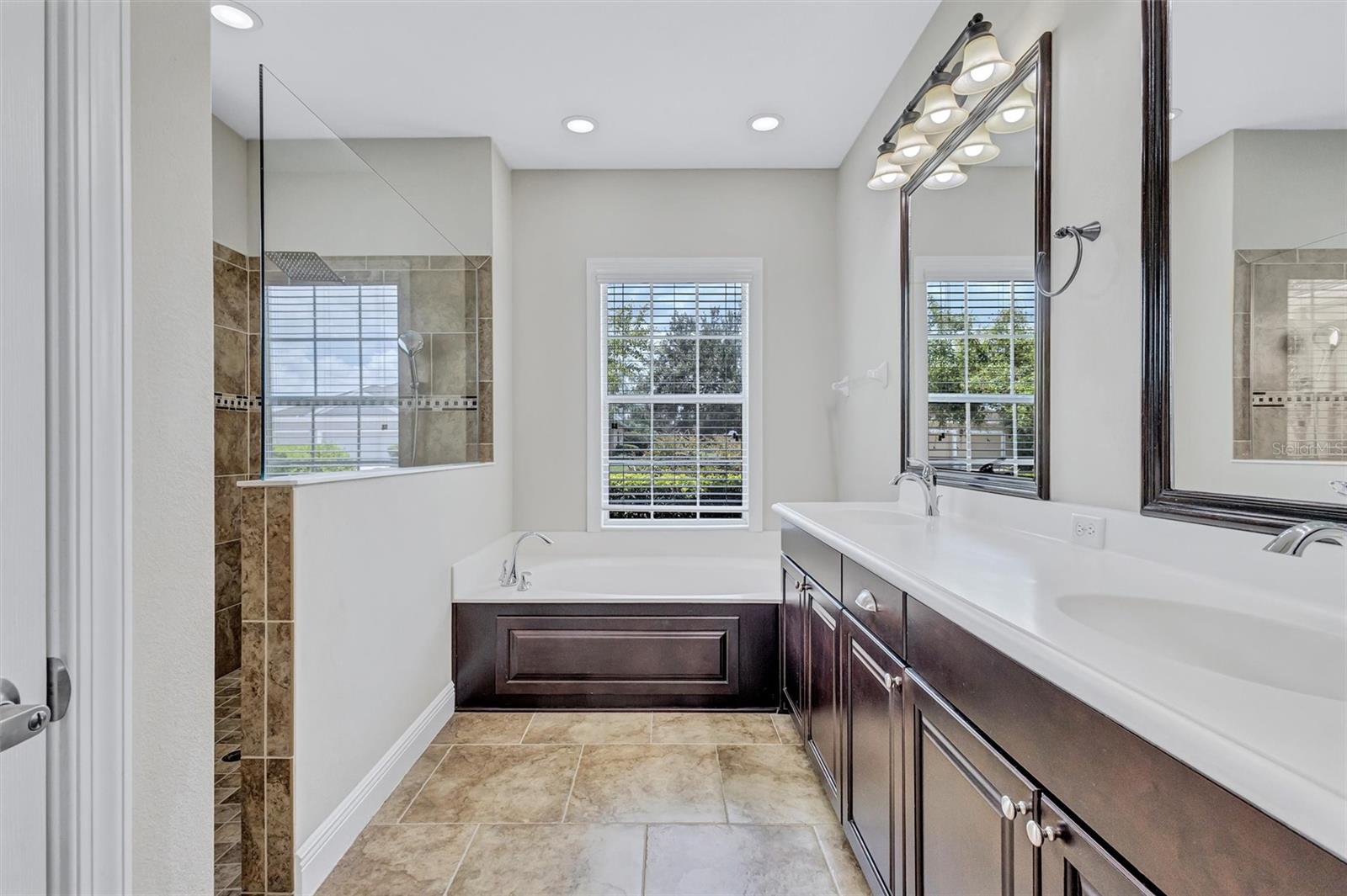 1436 HICKORY VIEW CIR