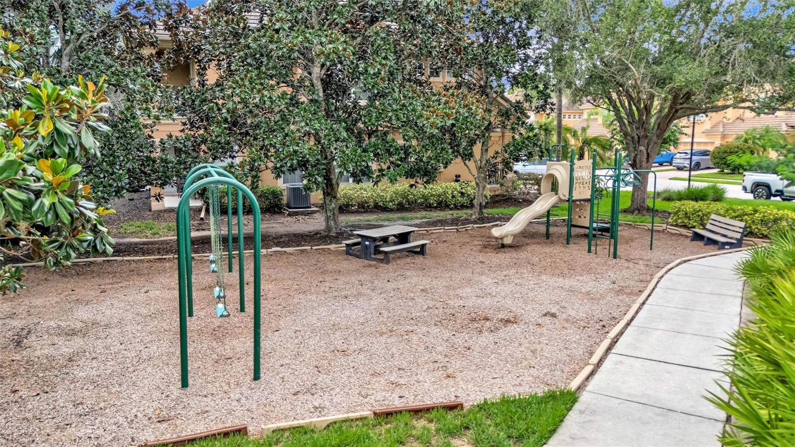 8228 VILLA GRANDE CT