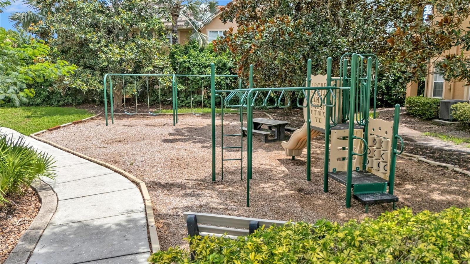 8228 VILLA GRANDE CT