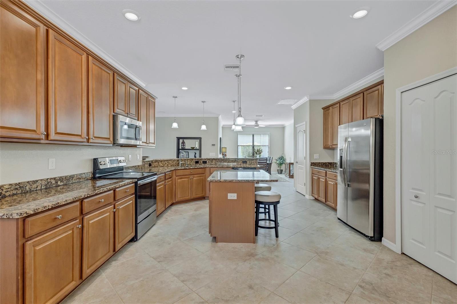 6832 WILD LAKE TER