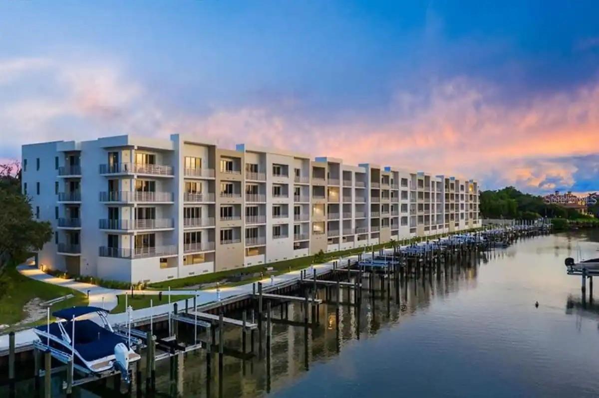 1709 N TAMIAMI TRL #425