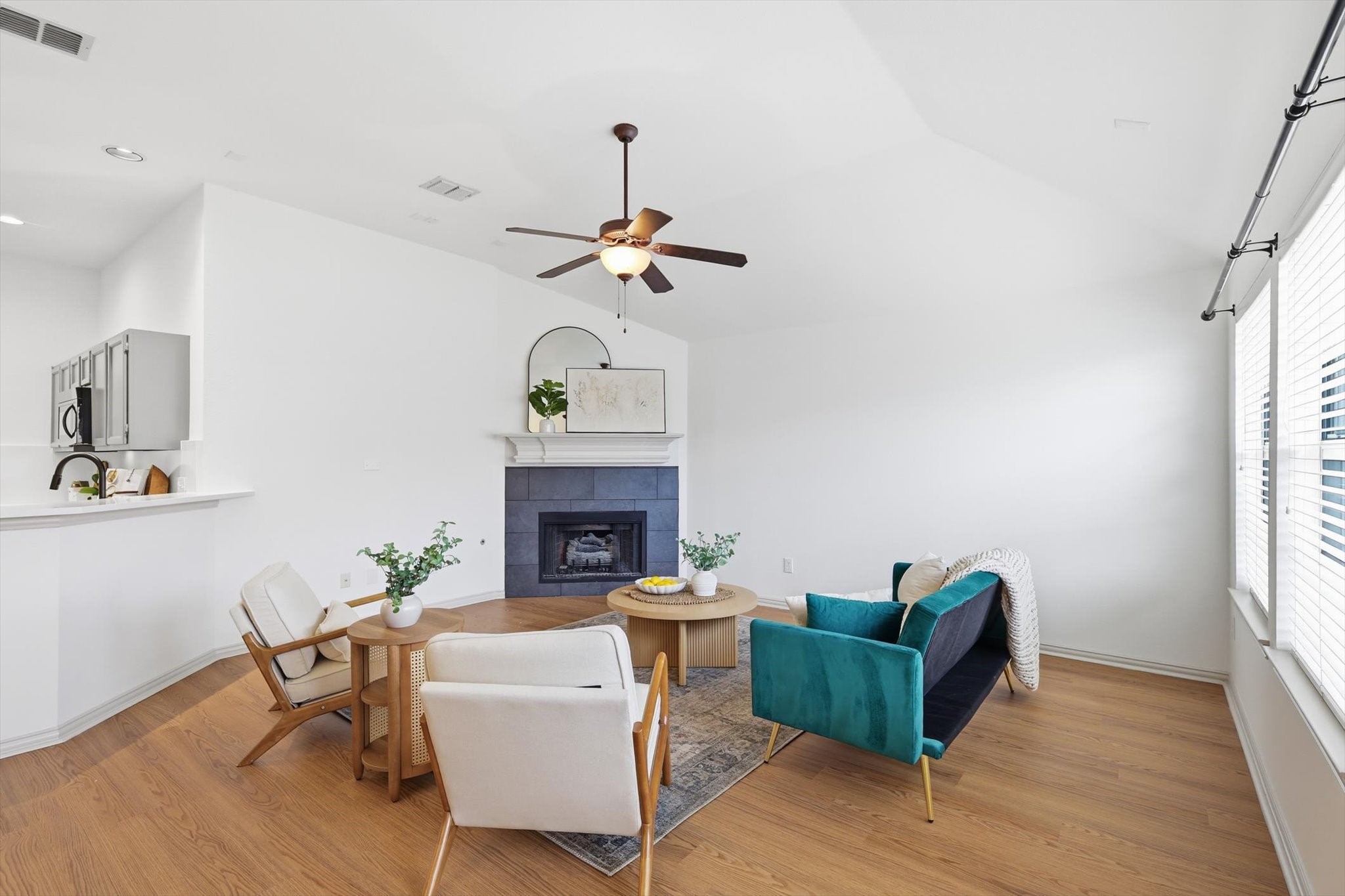 1233 Valley Oaks Drive