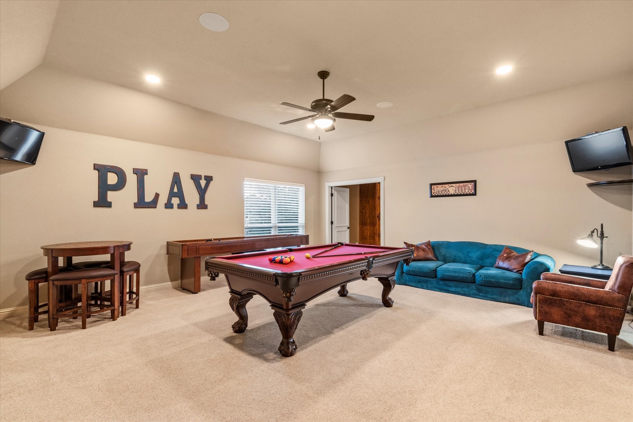 2200 Roadrunner Drive