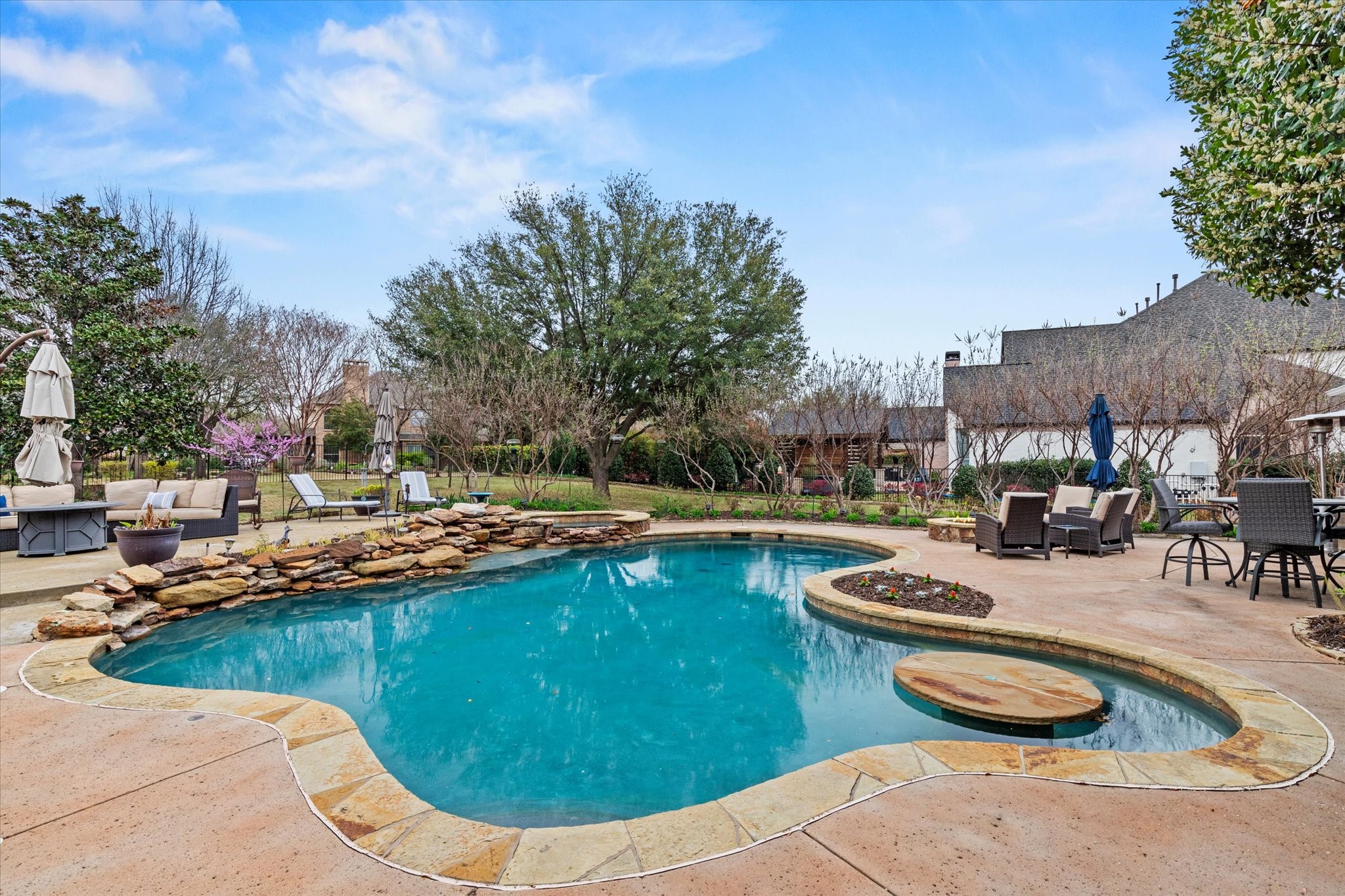 2200 Roadrunner Drive
