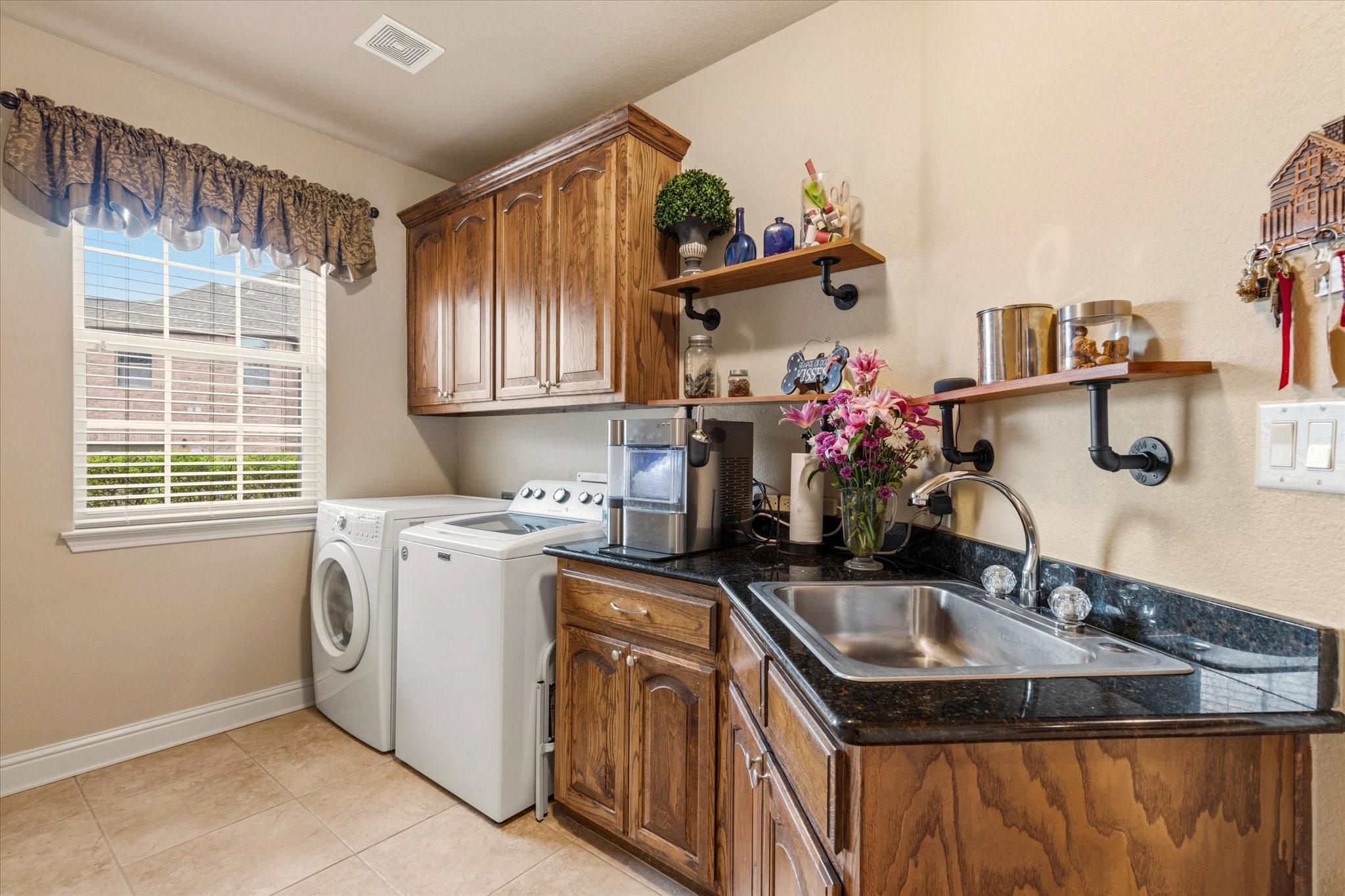 2200 Roadrunner Drive