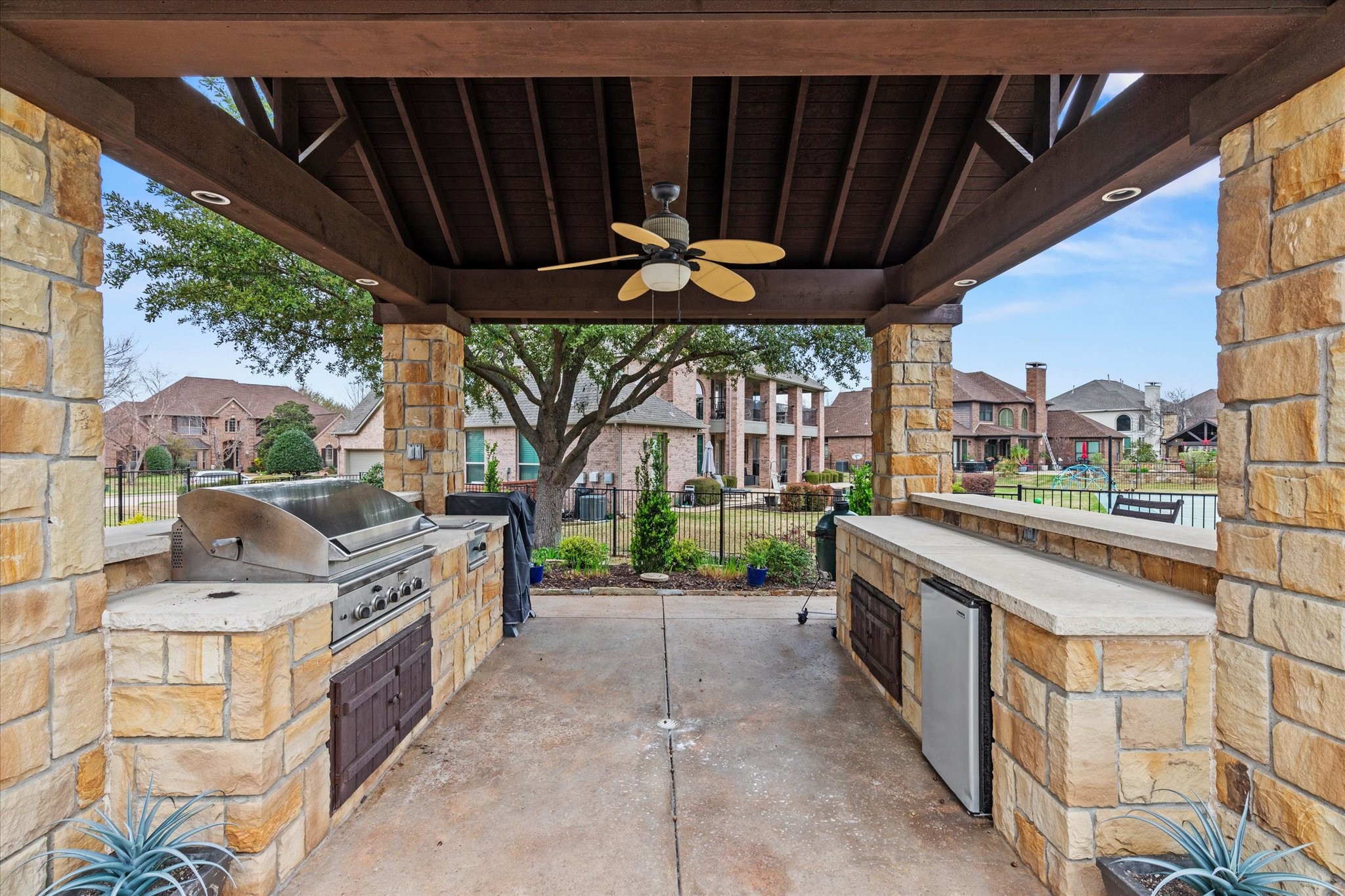 2200 Roadrunner Drive
