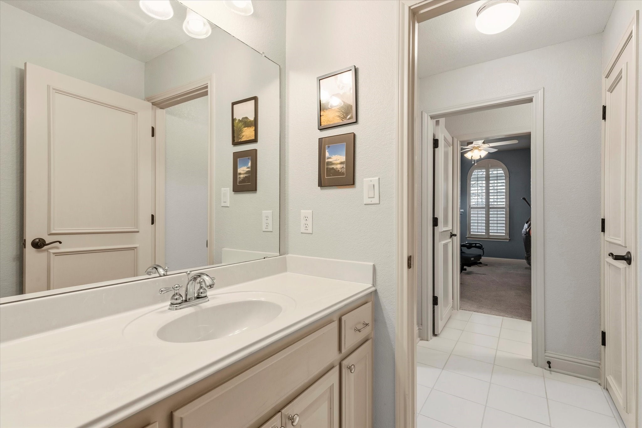 2200 Roadrunner Drive