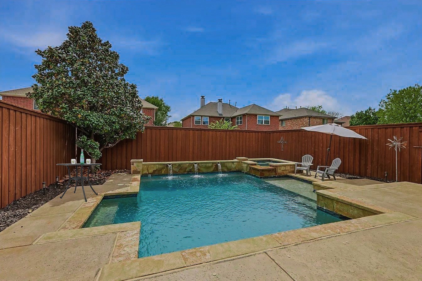 1121 London Drive