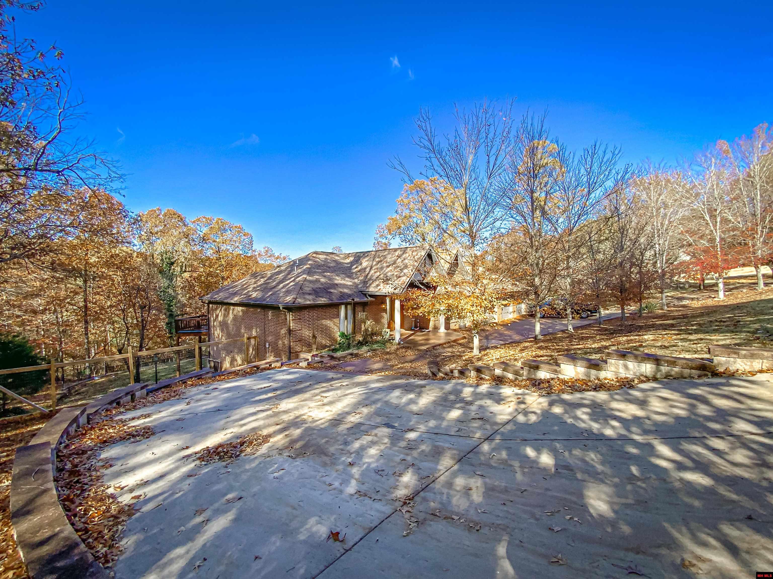 304 NORTHPOINTE DRIVE