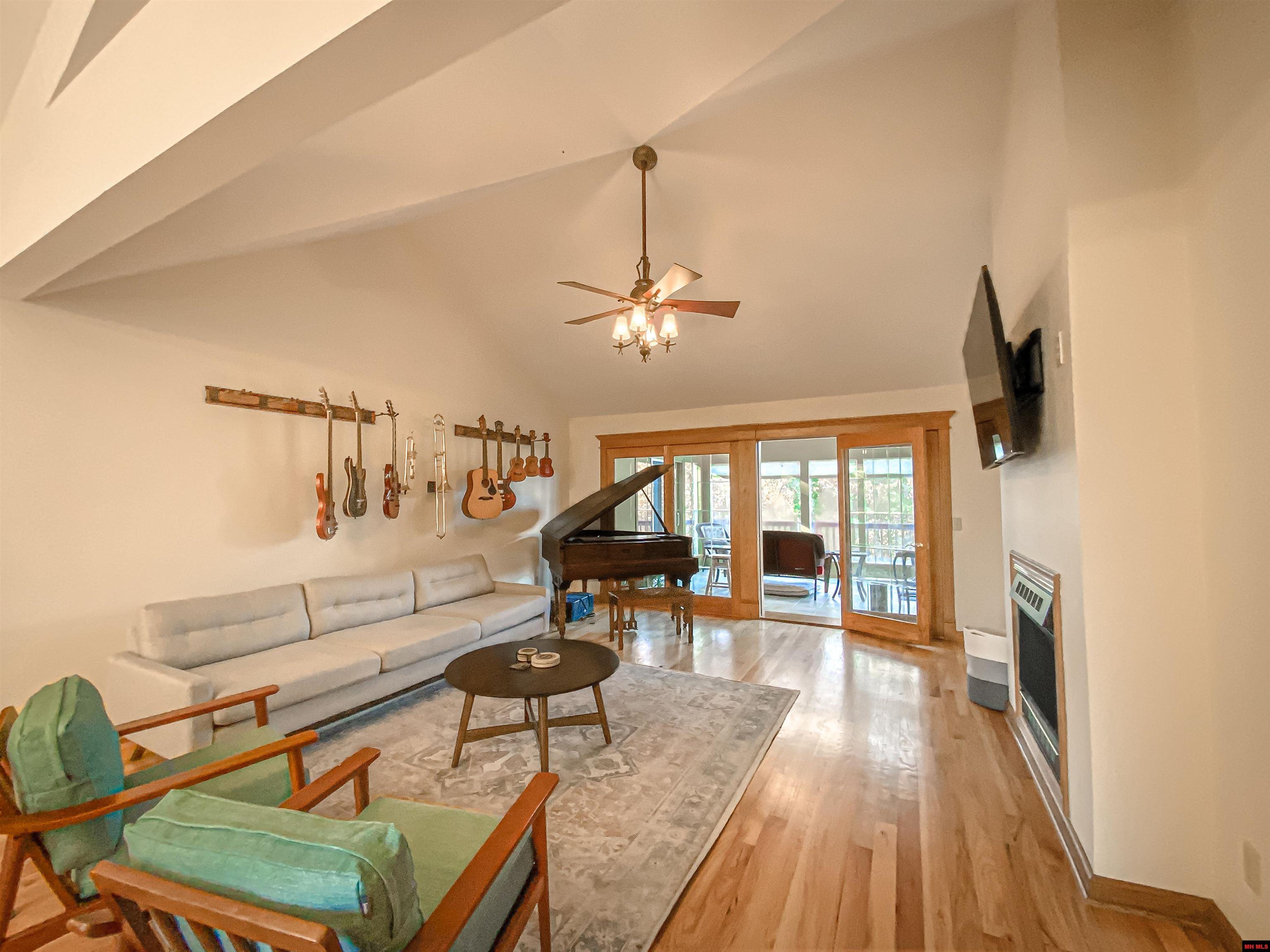 304 NORTHPOINTE DRIVE