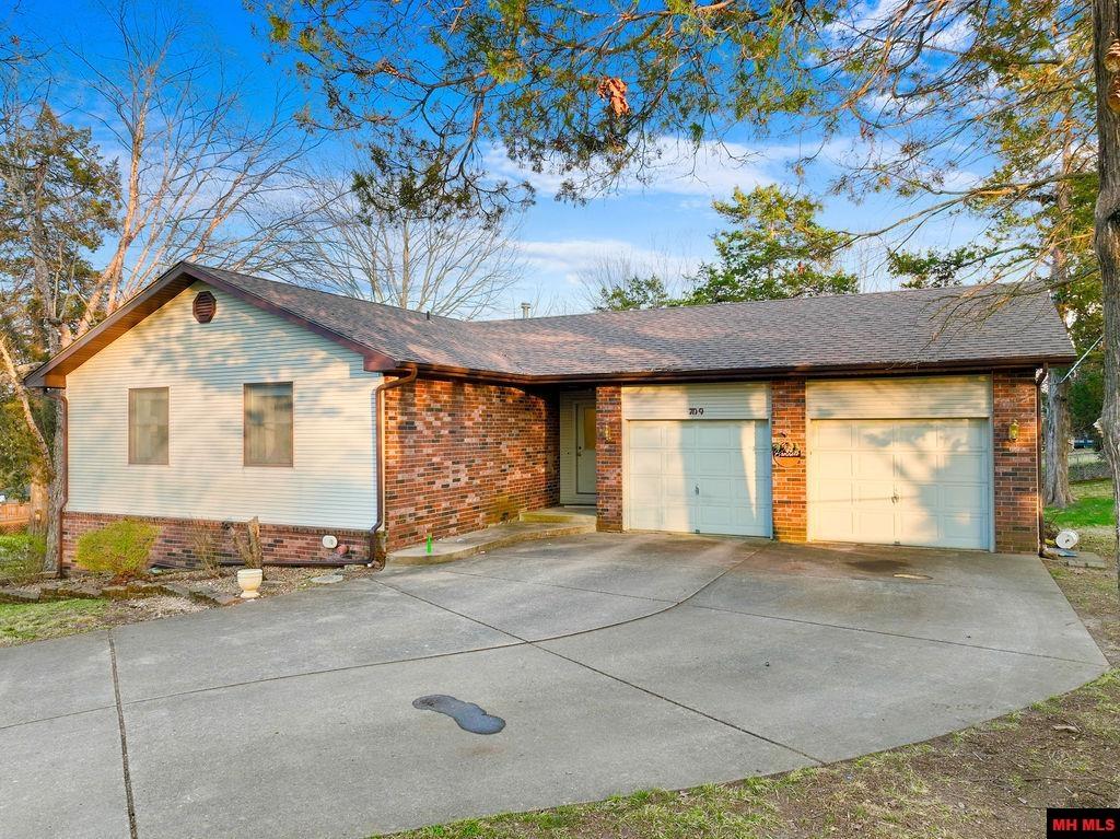 709 DOGLEG DRIVE