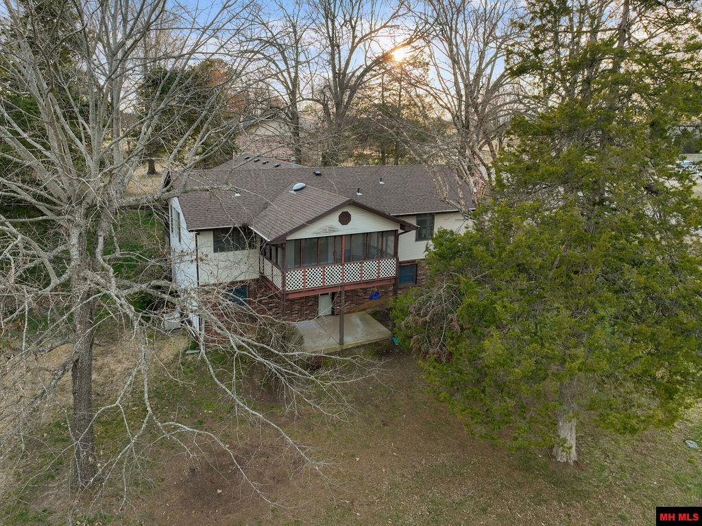 709 DOGLEG DRIVE