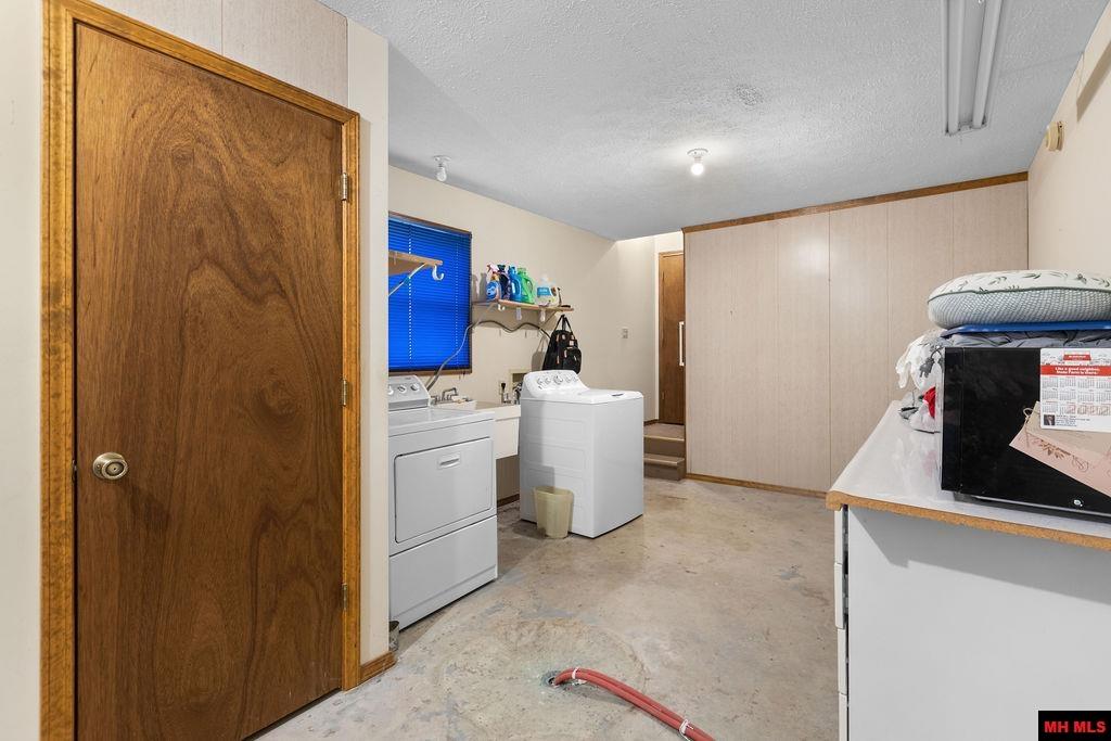 709 DOGLEG DRIVE