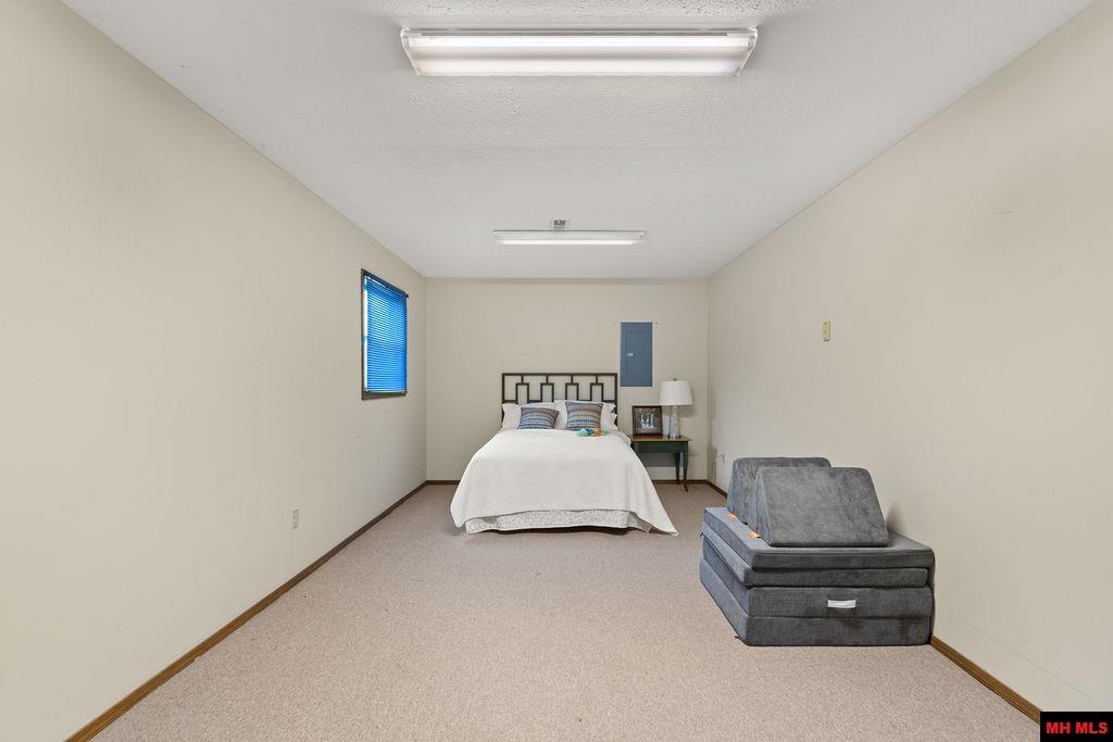 709 DOGLEG DRIVE