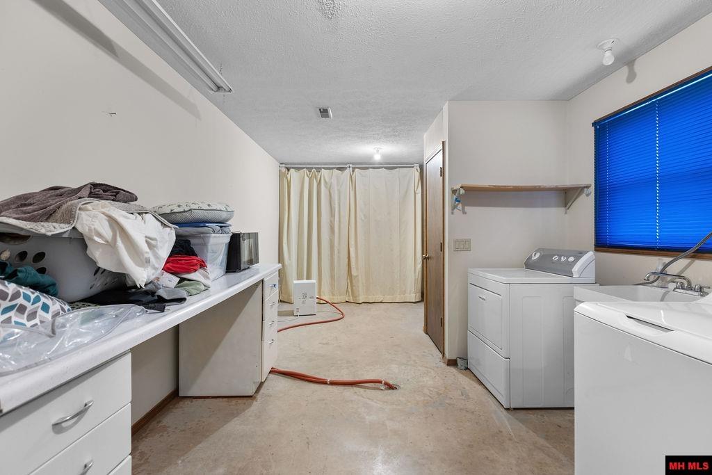 709 DOGLEG DRIVE