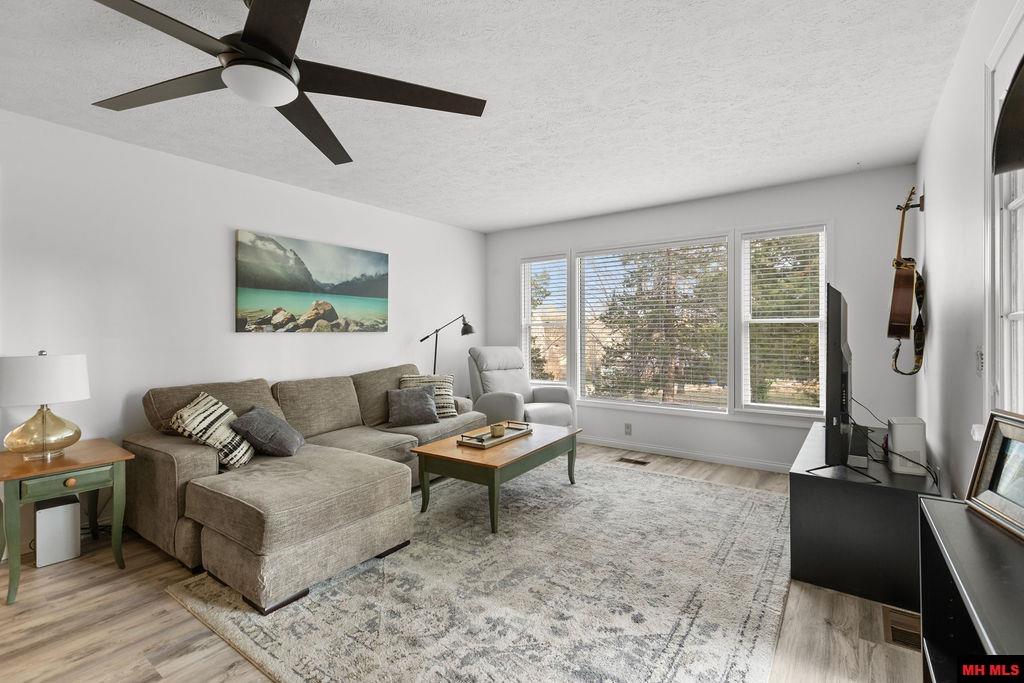 709 DOGLEG DRIVE
