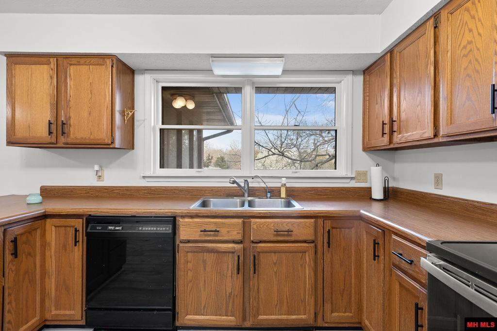 709 DOGLEG DRIVE
