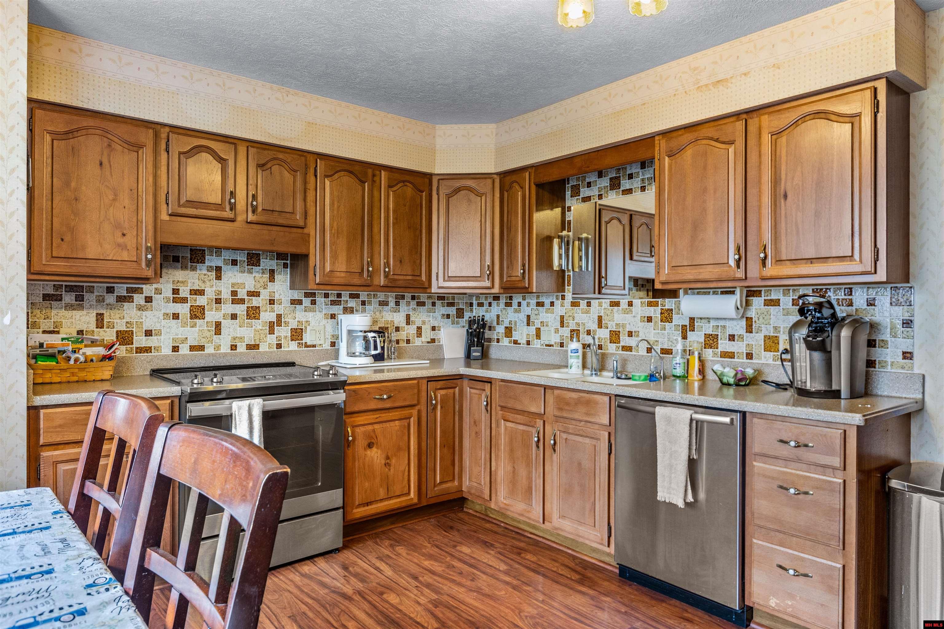 1044 BELLE COVE ROAD