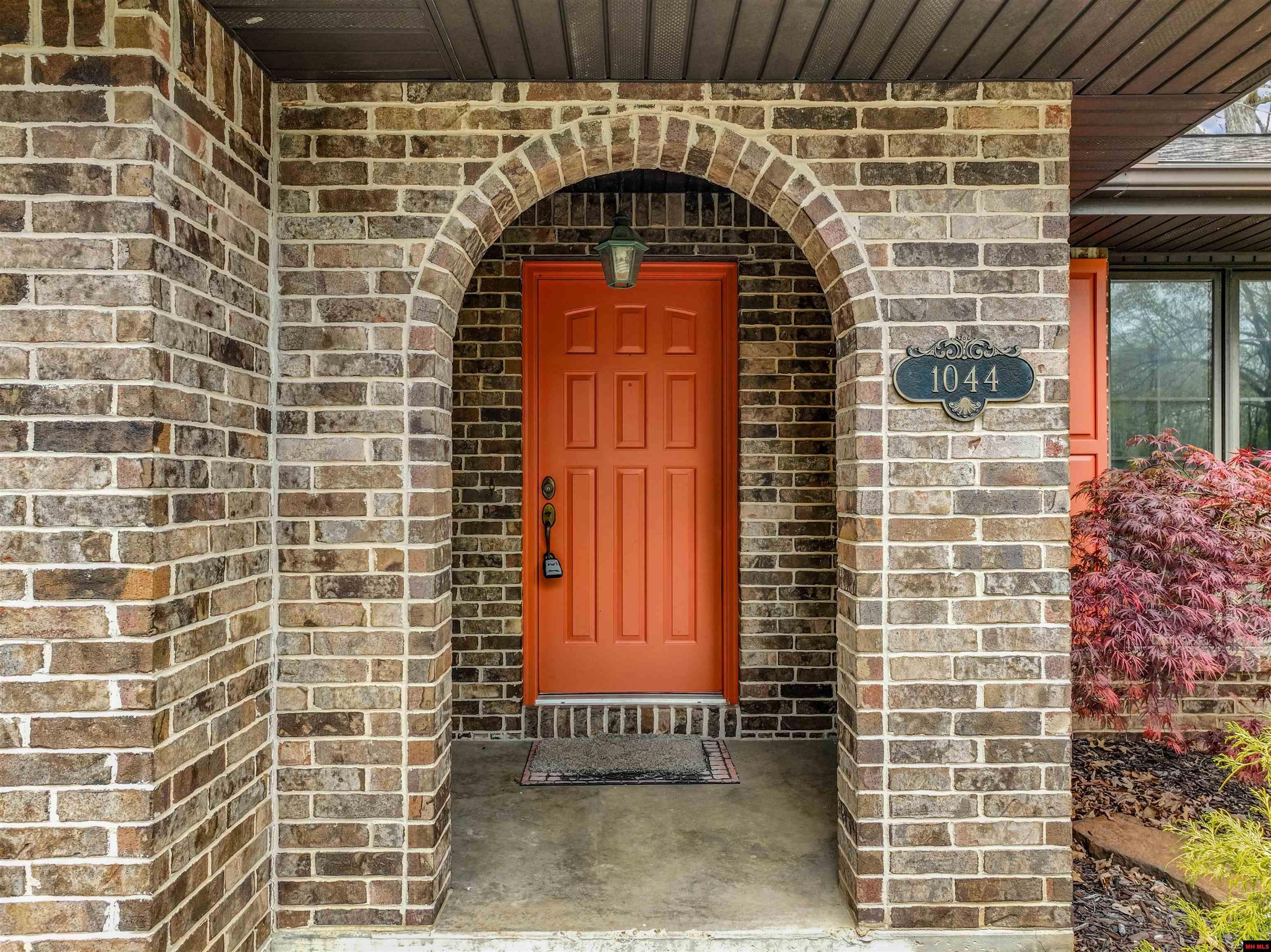 1044 BELLE COVE ROAD