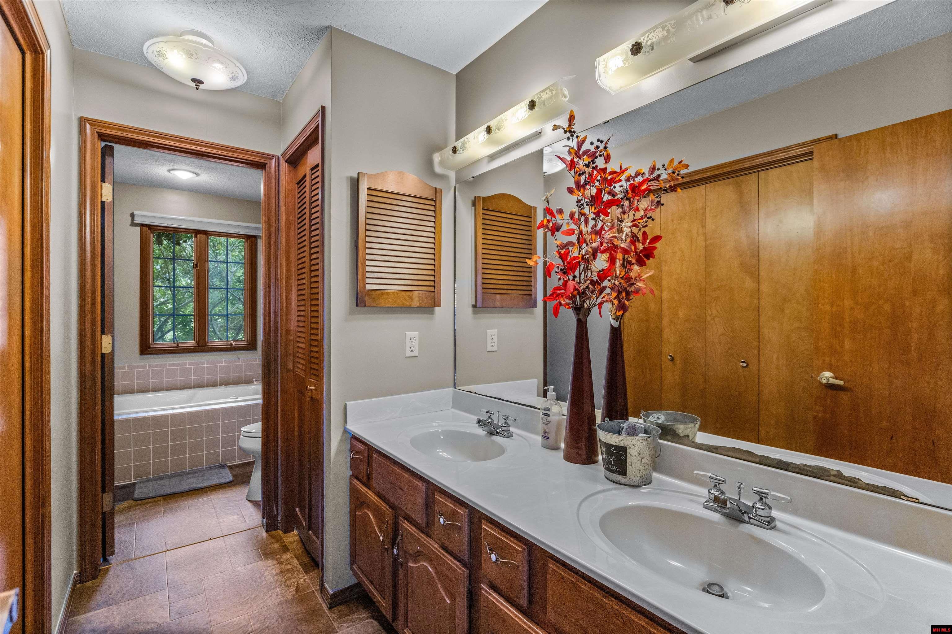 1044 BELLE COVE ROAD