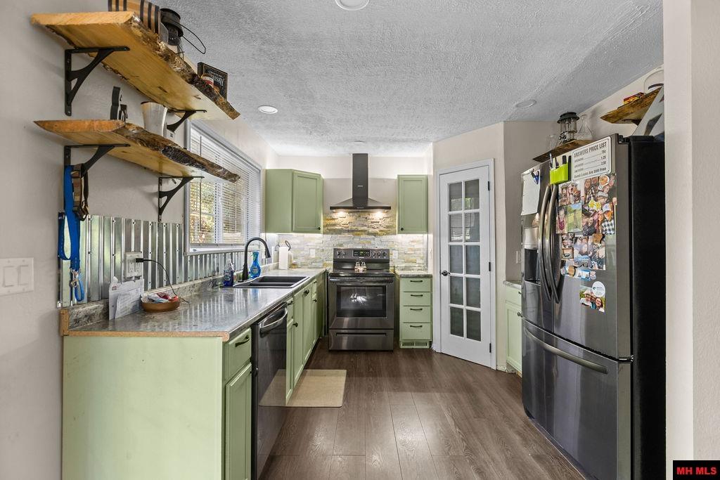 128 BLUE CEDAR DRIVE