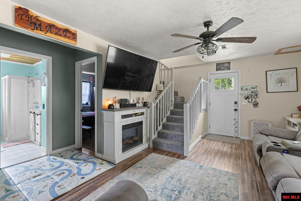 86 SWAYING OAK DRIVE