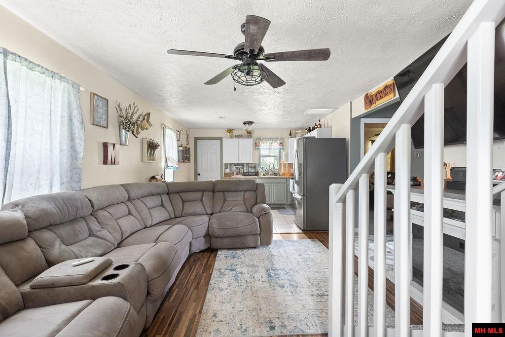 86 SWAYING OAK DRIVE