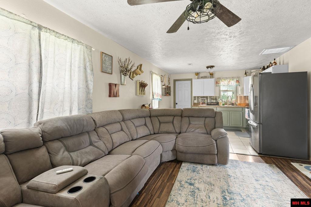 86 SWAYING OAK DRIVE