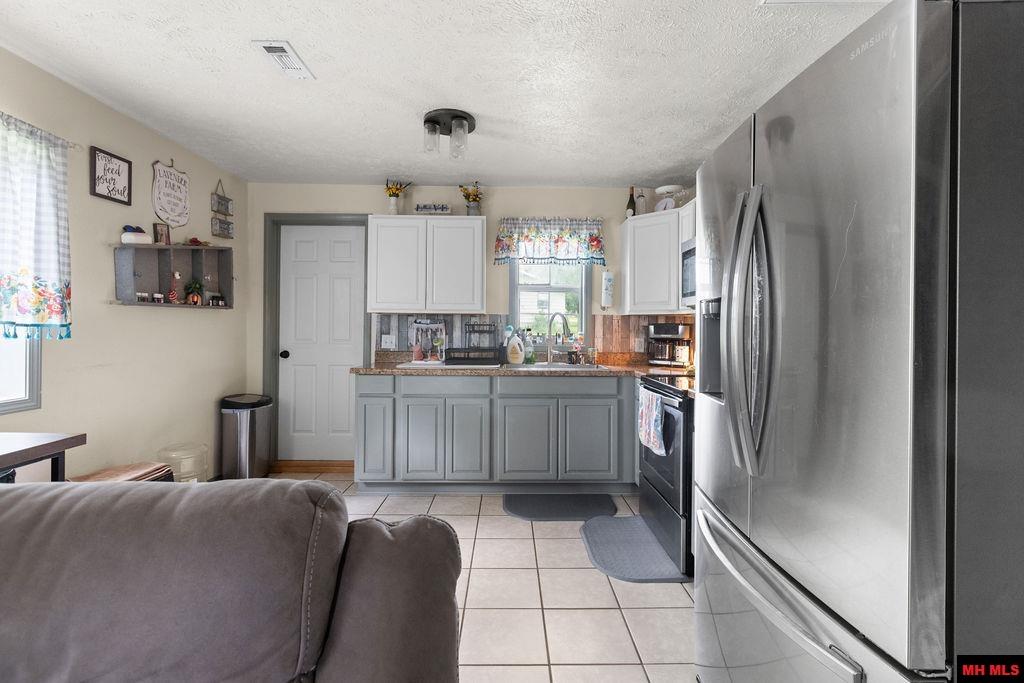 86 SWAYING OAK DRIVE
