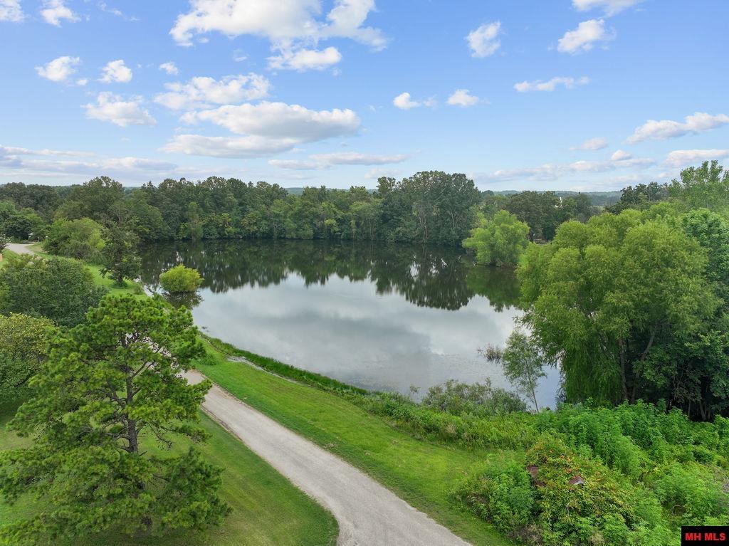 86 SWAYING OAK DRIVE