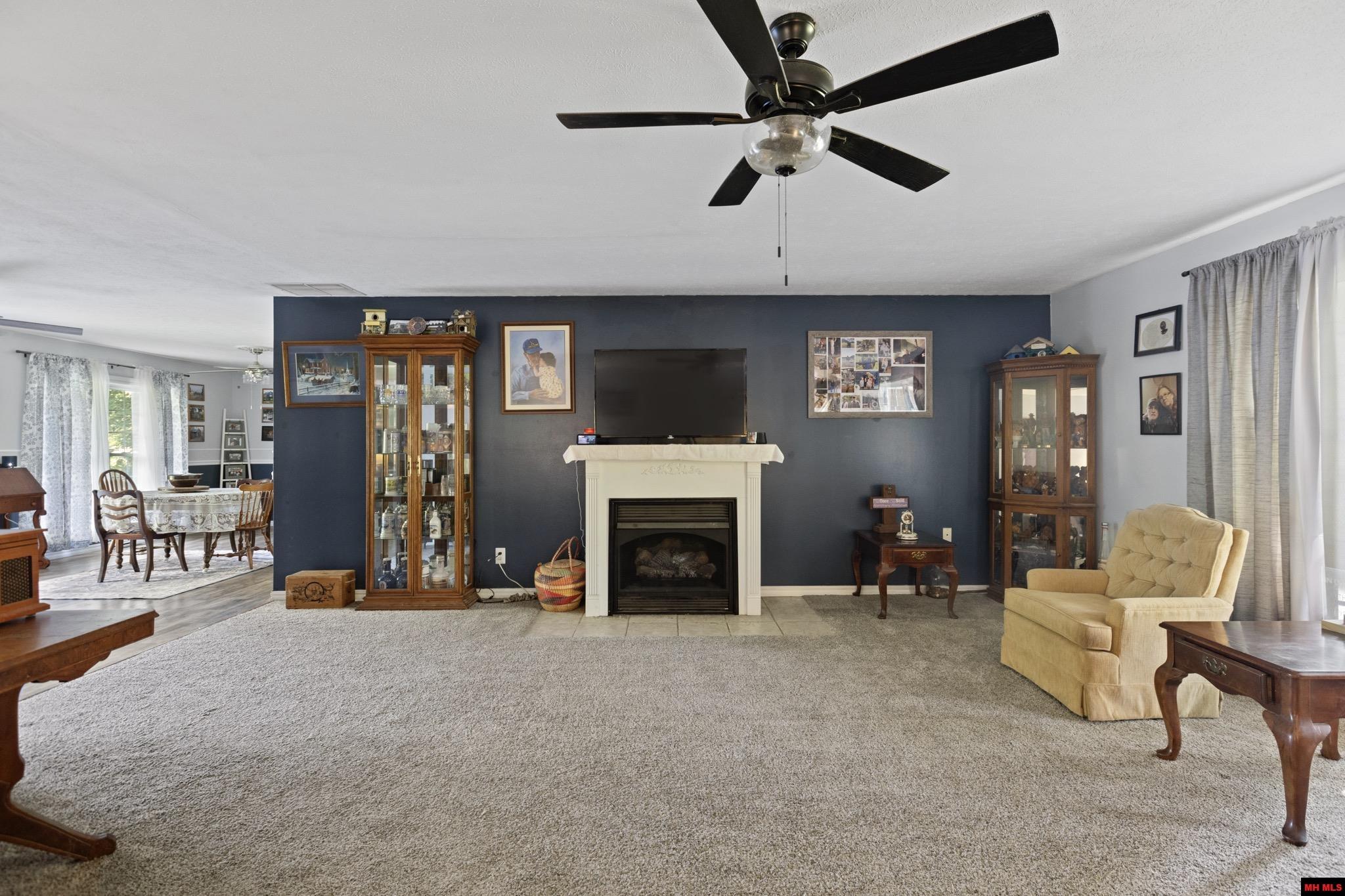 1111 LEONARD DRIVE
