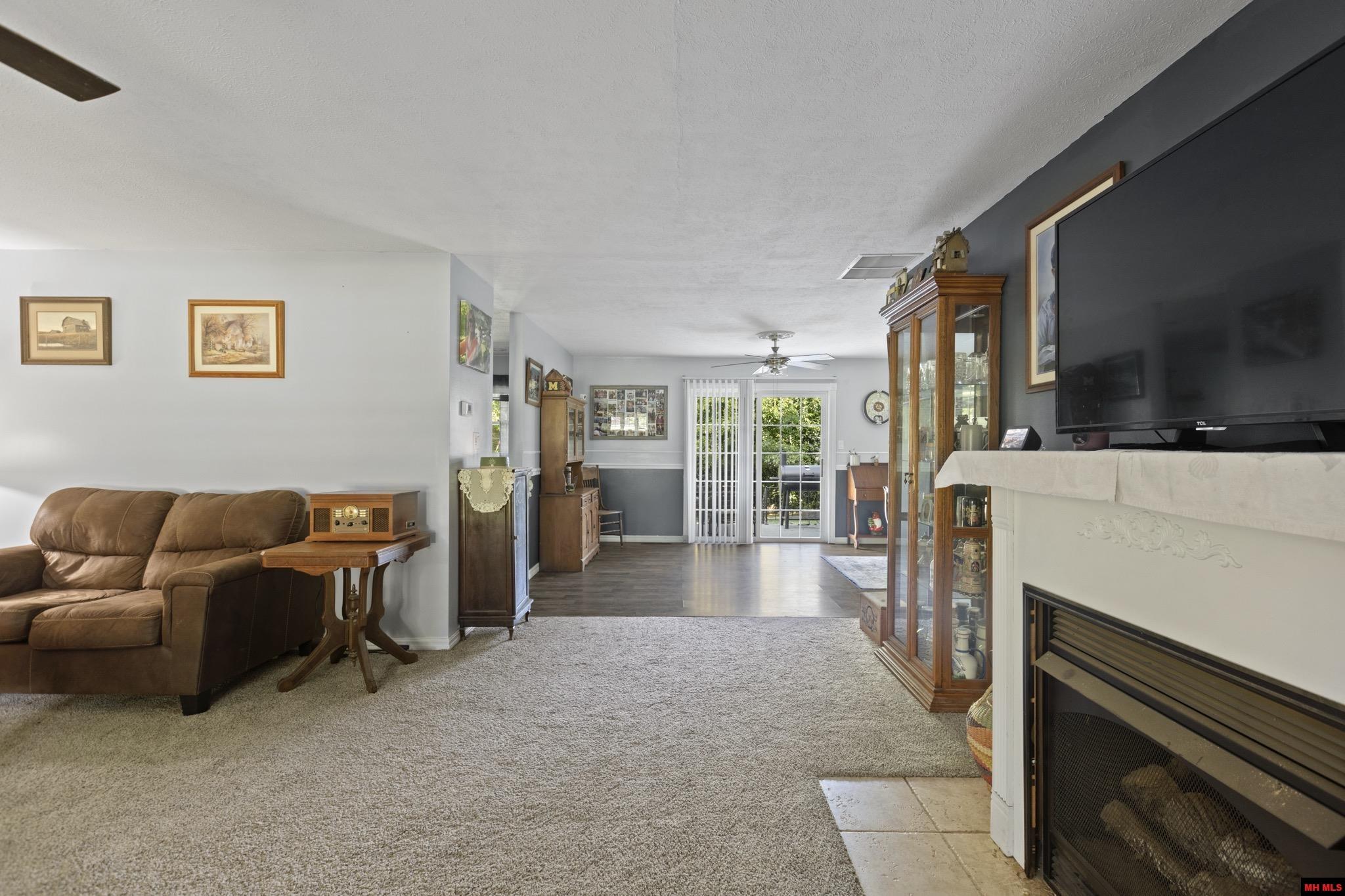 1111 LEONARD DRIVE