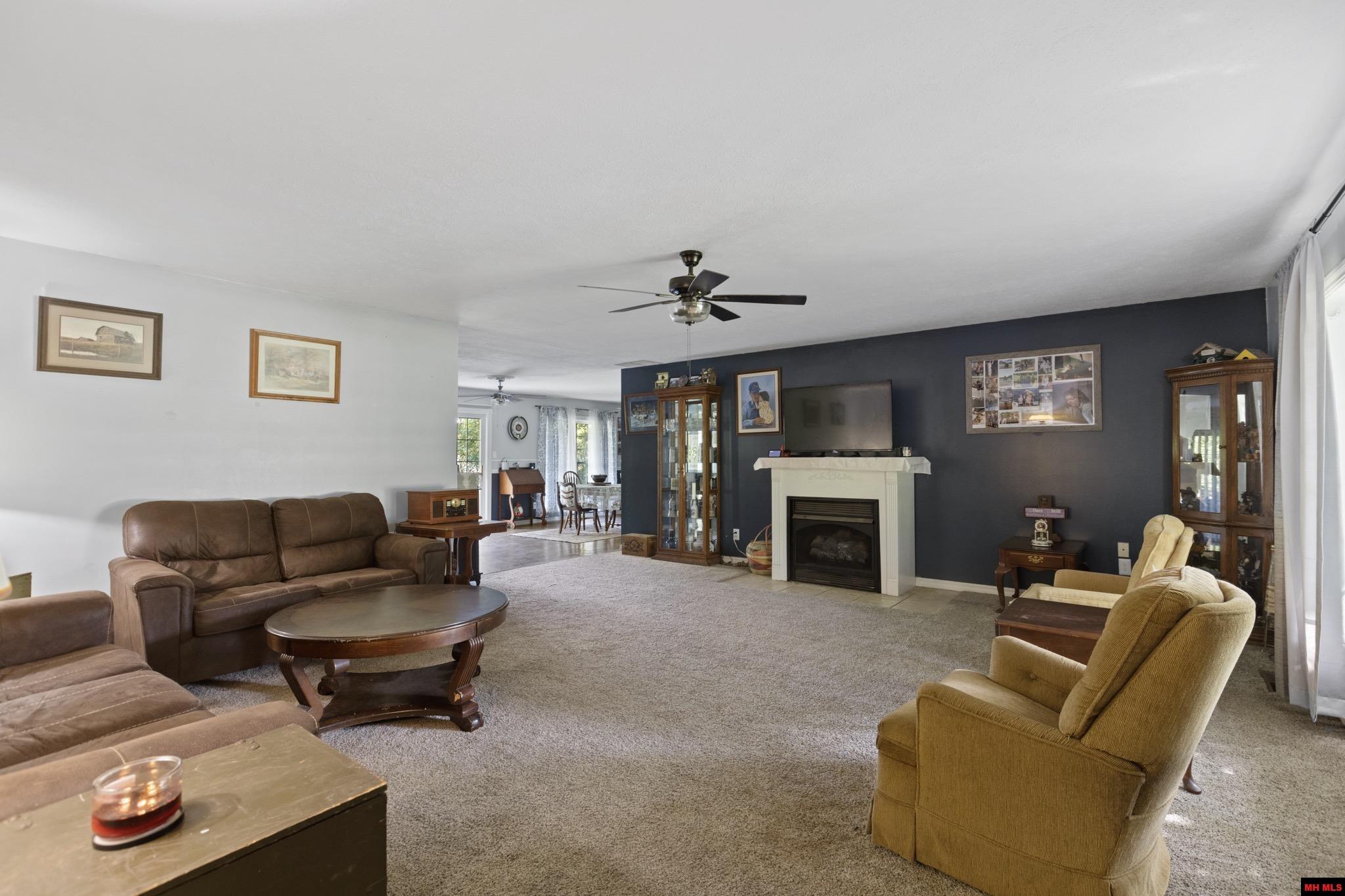 1111 LEONARD DRIVE
