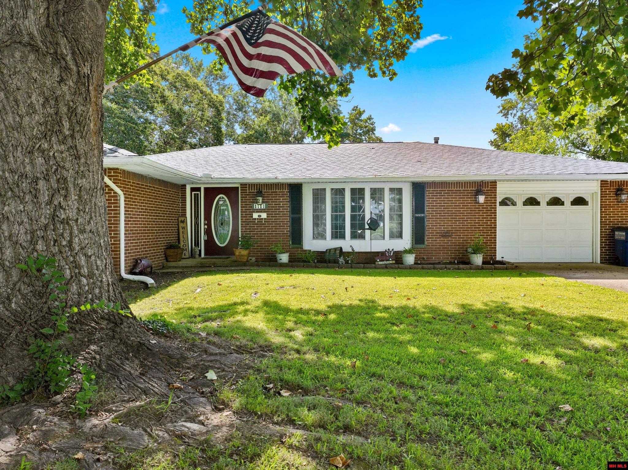 1111 LEONARD DRIVE