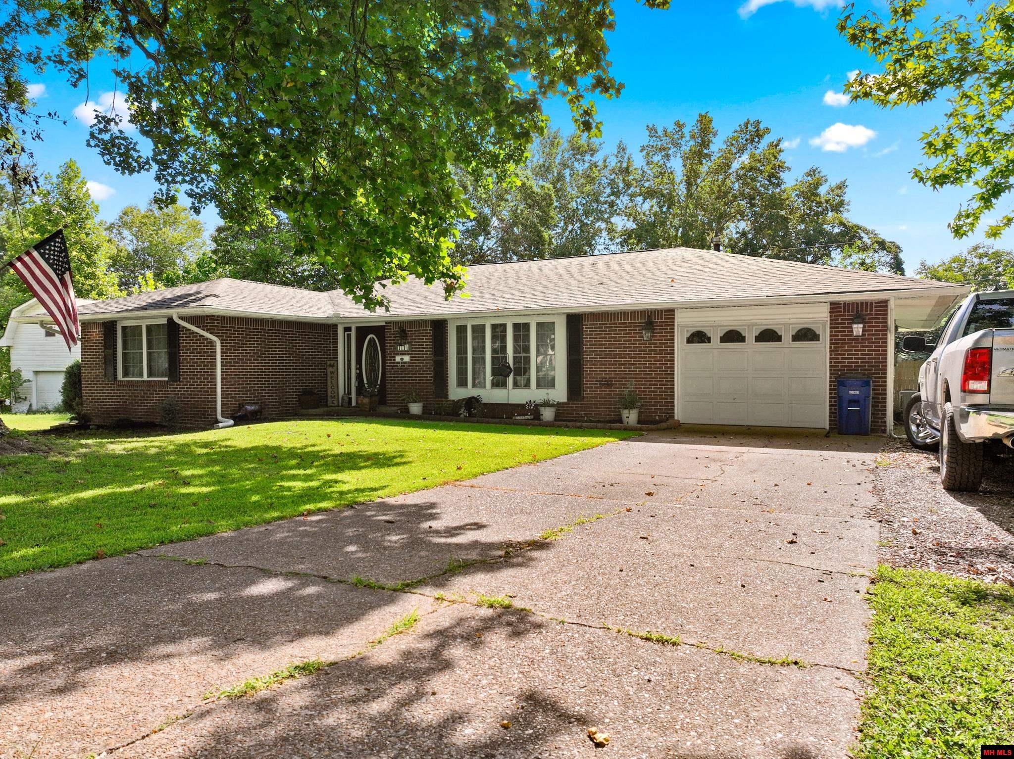 1111 LEONARD DRIVE