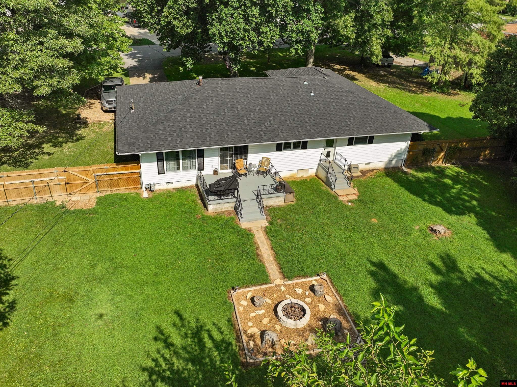 1111 LEONARD DRIVE
