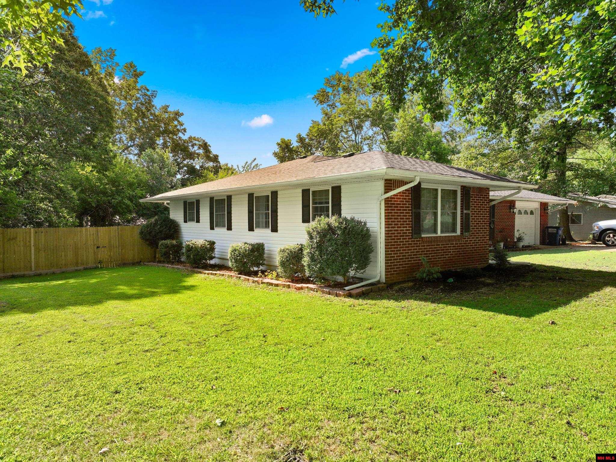 1111 LEONARD DRIVE