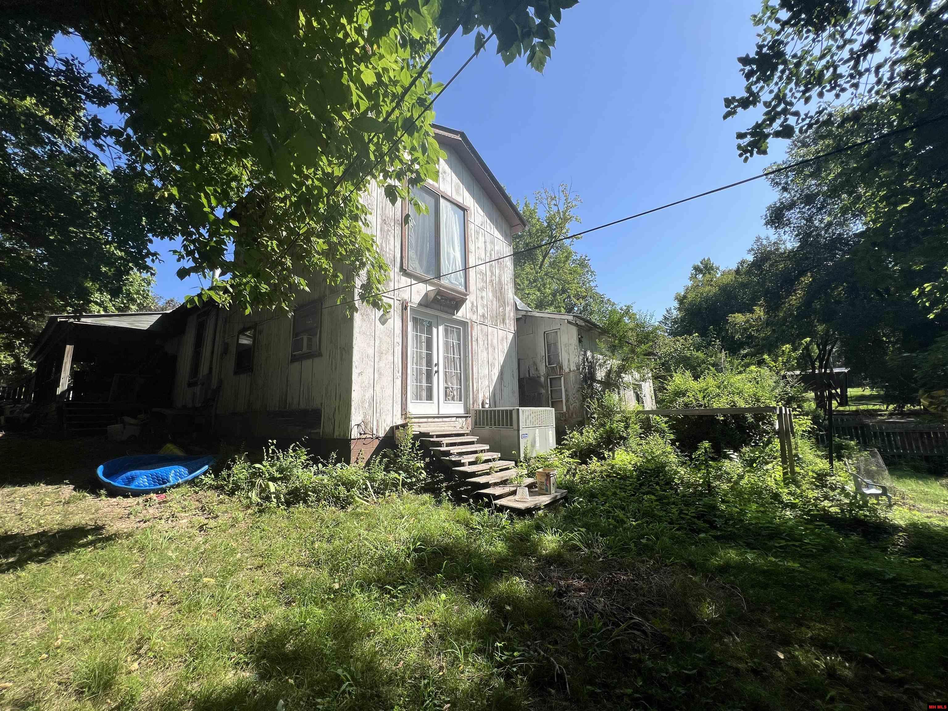 226 COMBS AVENUE