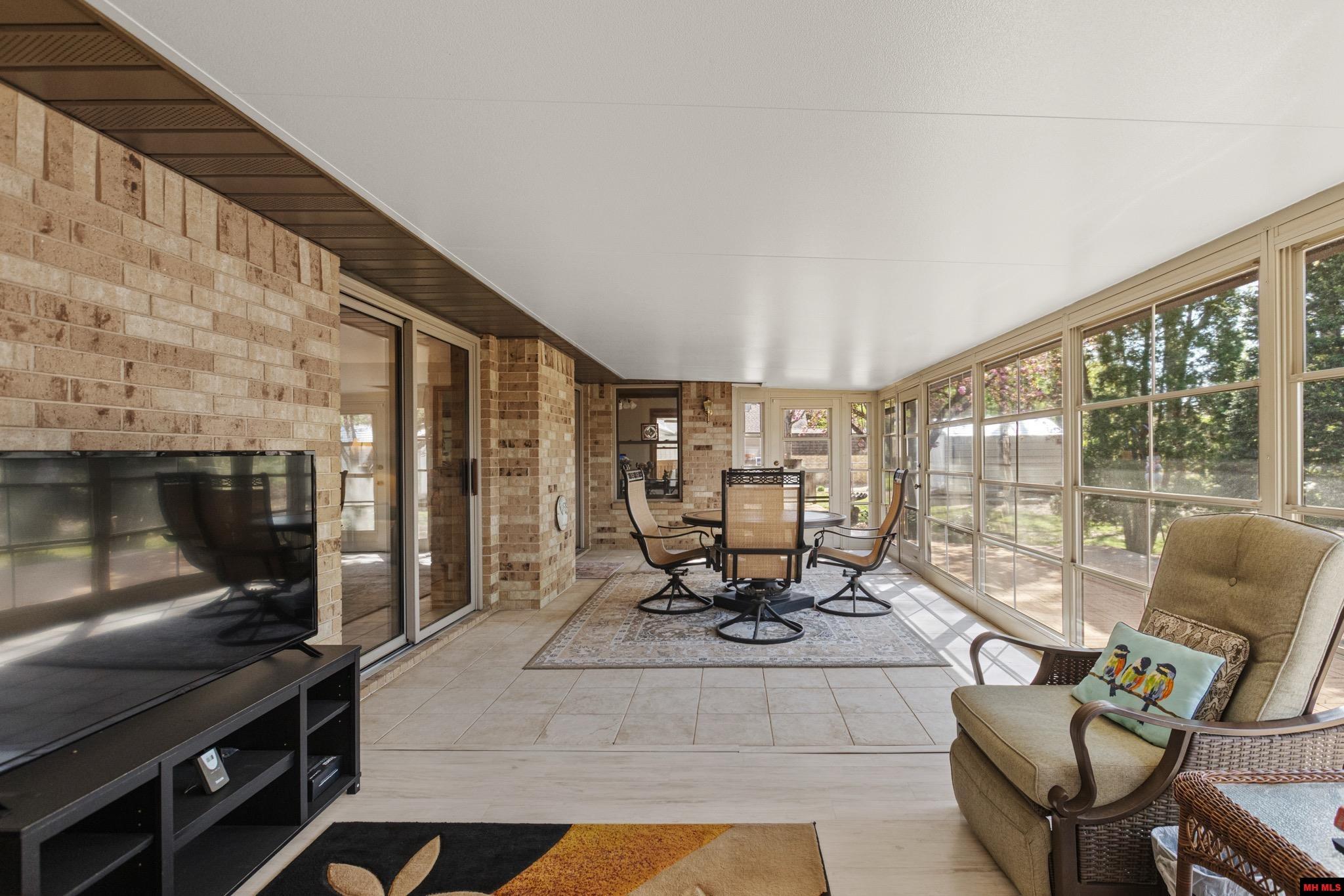 144 NORTHPOINTE DRIVE