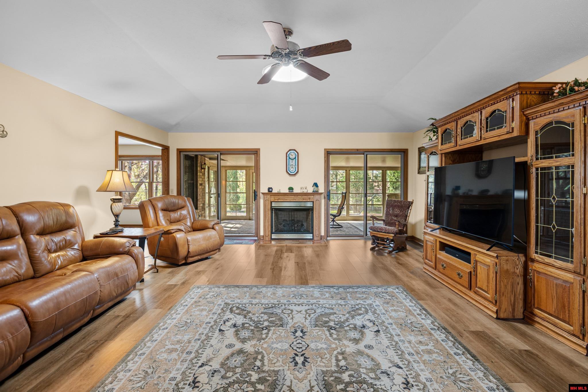 144 NORTHPOINTE DRIVE