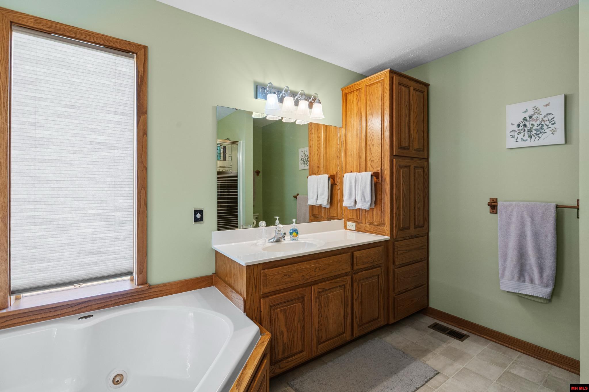 144 NORTHPOINTE DRIVE