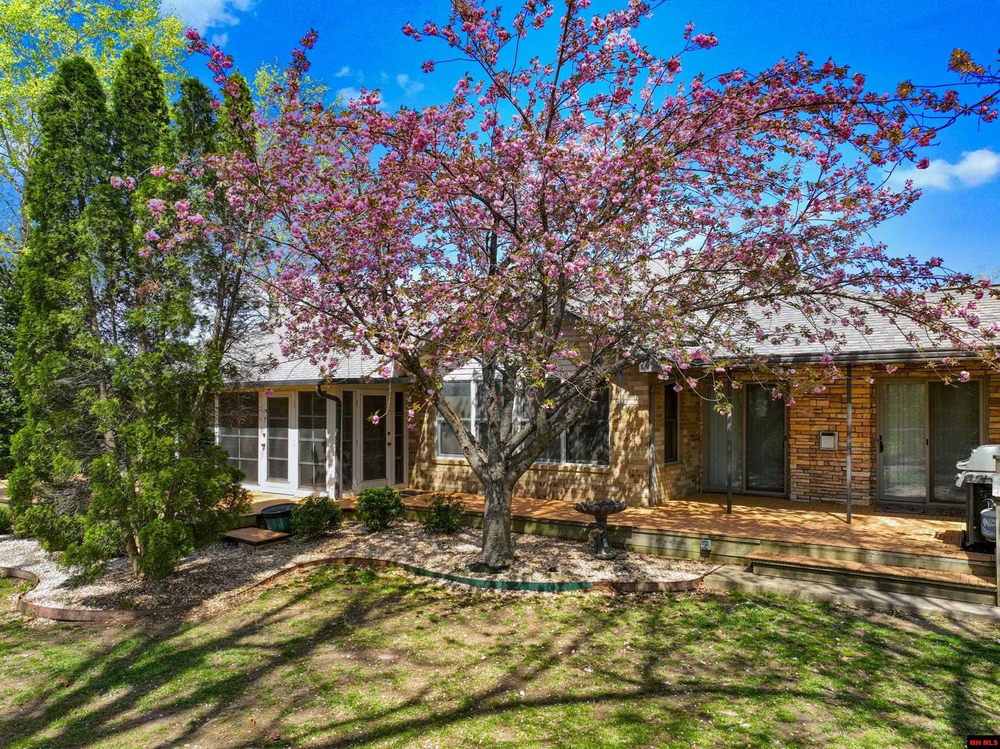 144 NORTHPOINTE DRIVE