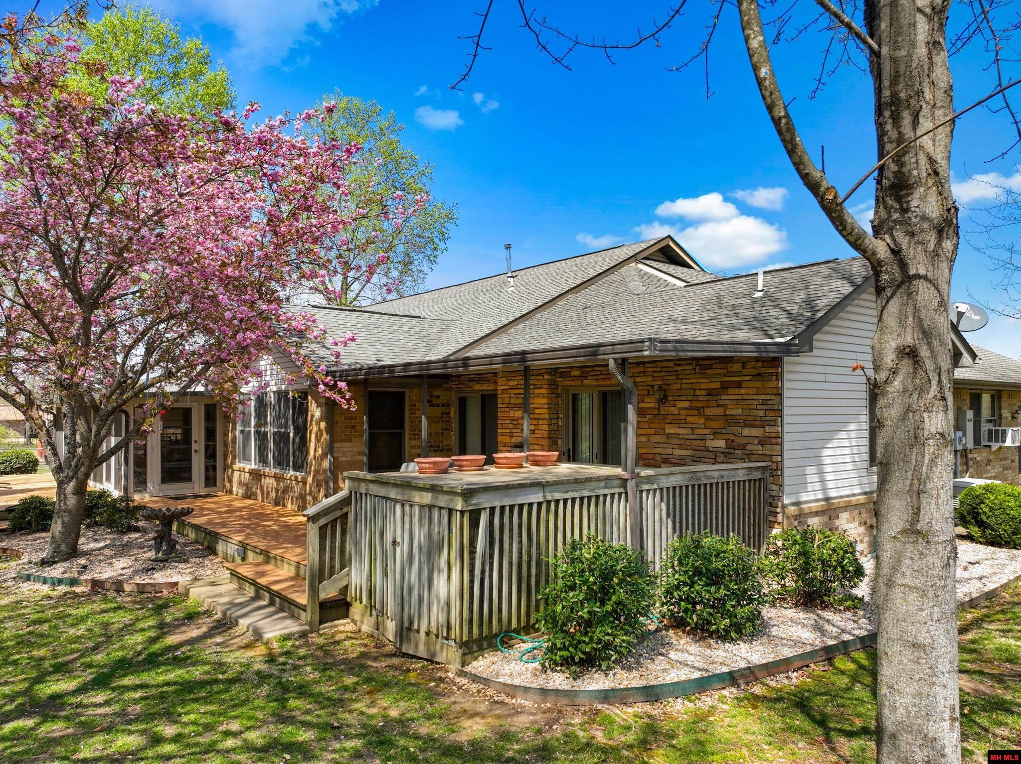 144 NORTHPOINTE DRIVE