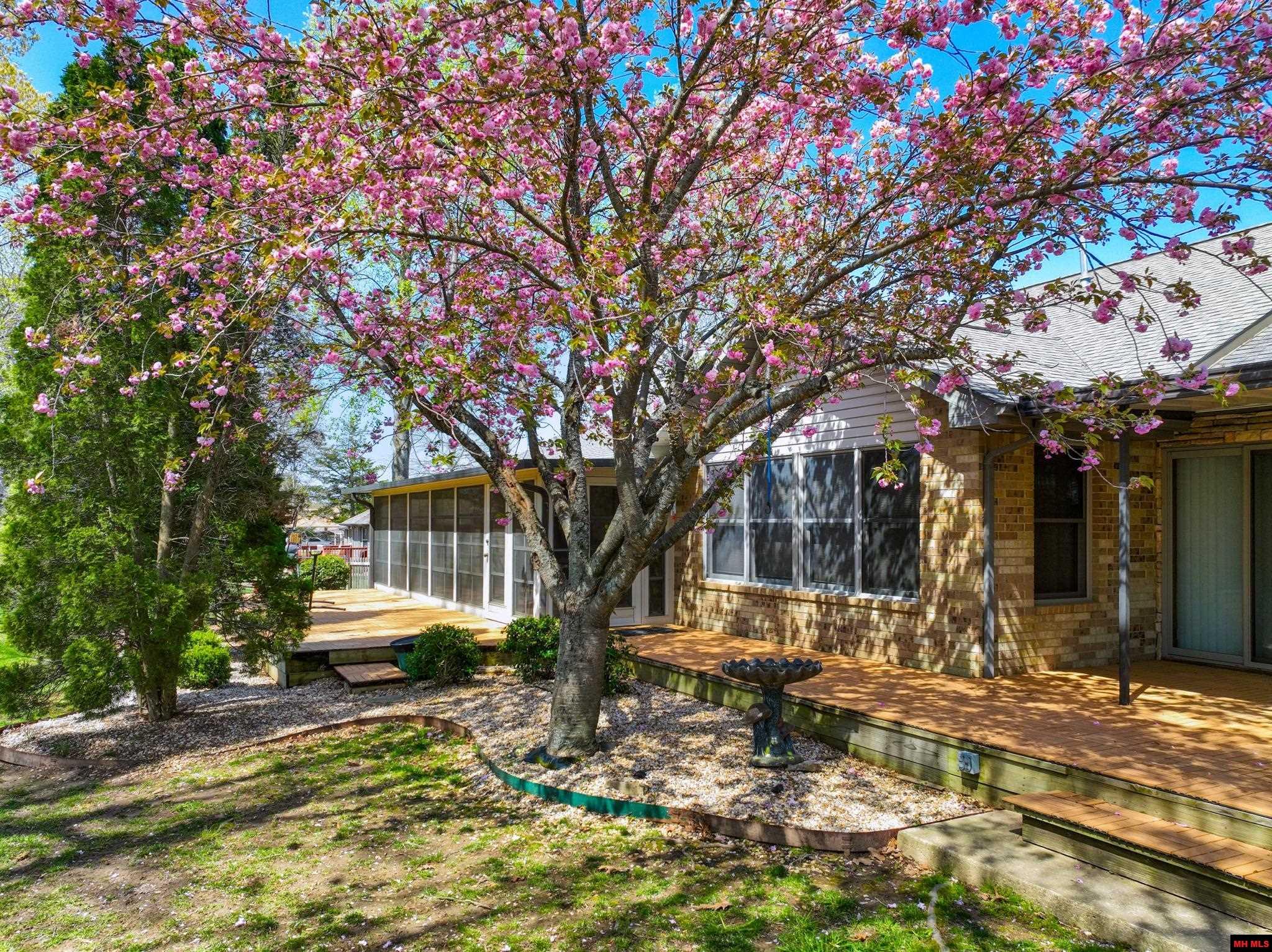 144 NORTHPOINTE DRIVE